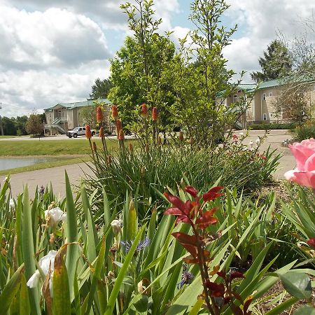 Fairway Suites At The Peak French Creek Exterior photo