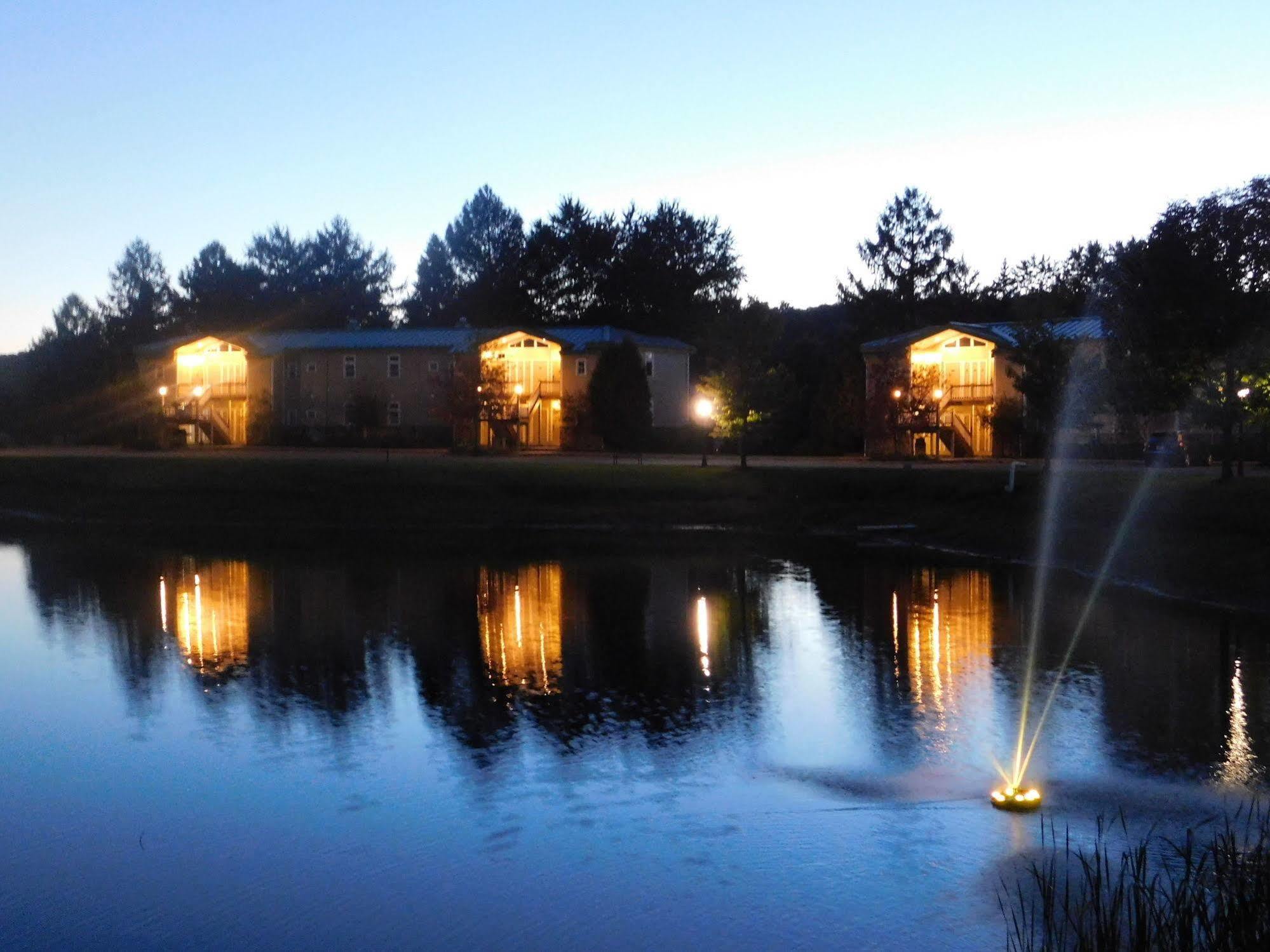 Fairway Suites At The Peak French Creek Exterior photo