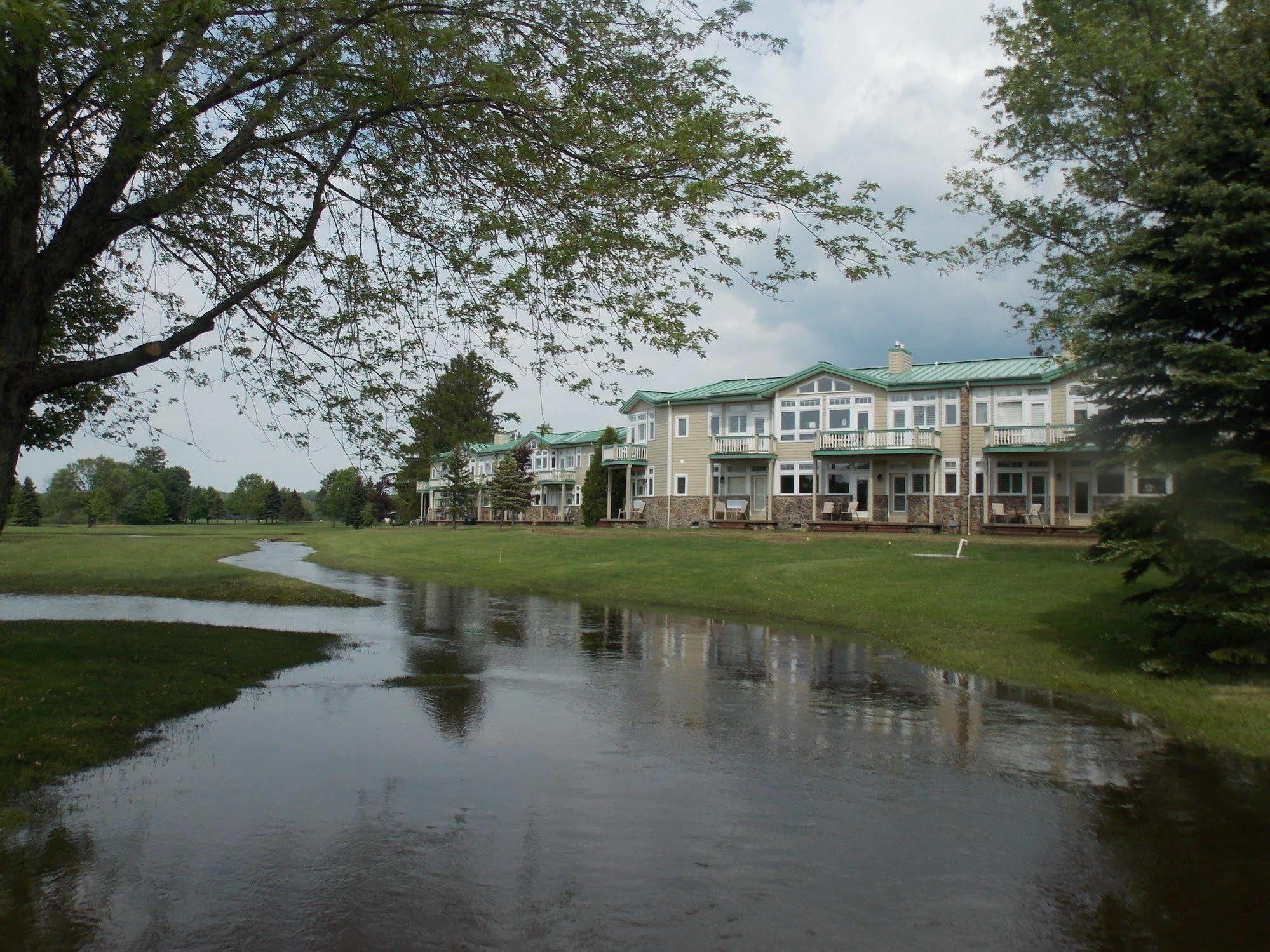 Fairway Suites At The Peak French Creek Exterior photo